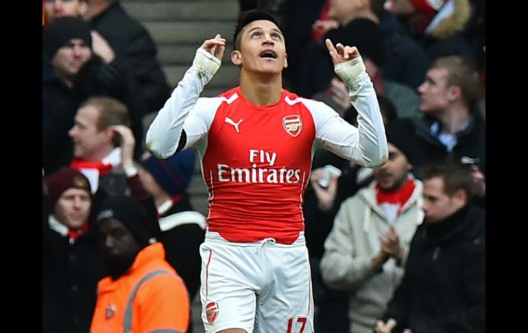 Con estos dos goles, Alexis suma 12 en su primera temporada en el futbol inglés. AFP / B. Stansall