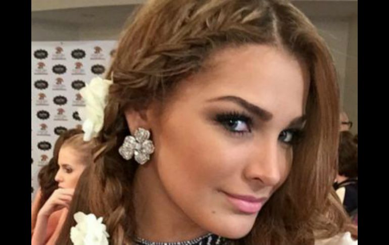 Tanto la actual Miss Universo como las 88 candidatas para serlo en 2015, desfilaron por las calles de Miami. INSTAGRAM / Carlos Varela