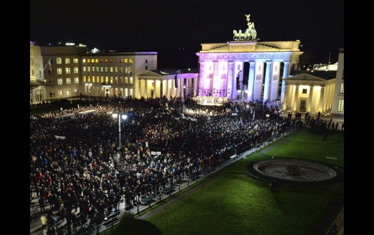 Joachim Gauck pronuncia un discurso durante el acto en el cual participaron alrededor de tres mil ciudadanos. EFE / L. Schulze