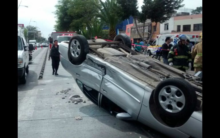 El accidente ocurrió al cruce de la Calzada Independencia, entre Esteban Alatorre y Pablo Valdez. ESPECIAL /
