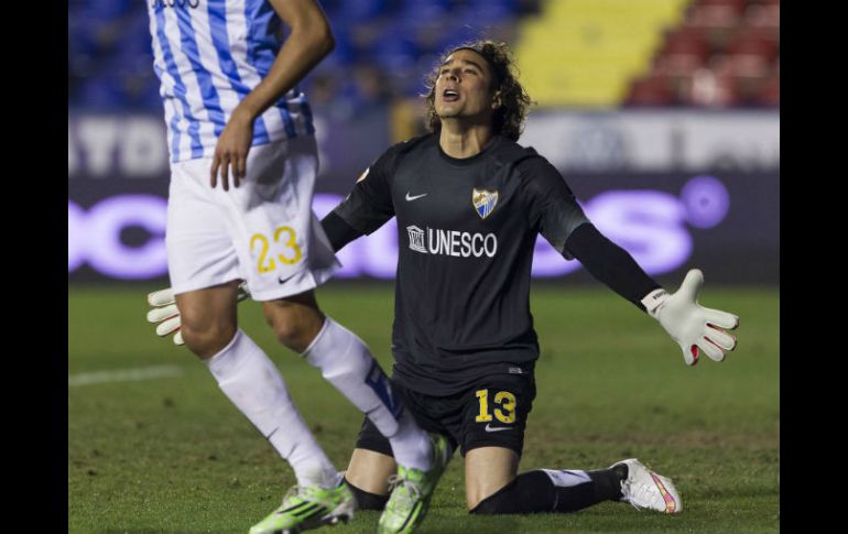 El guardameta tapatío Guillermo Ochoa (13), jugó todo el partido en el Estadio Ciutat de Valencia. MEXSPORT / J. Fernández
