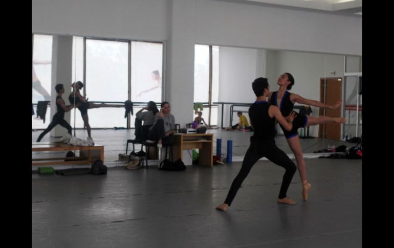 Escena de un ensayo del Joven Ballet de Jalisco. La convocatoria busca atraer a nuevos talentos para el grupo. EL INFORMADOR / A. Hinojosa