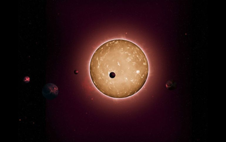 La estrella está situada a unos 117 años luz de la Tierra y alrededor la orbitan cinco planetas. AFP / IOWA STATE UNIVERSITY