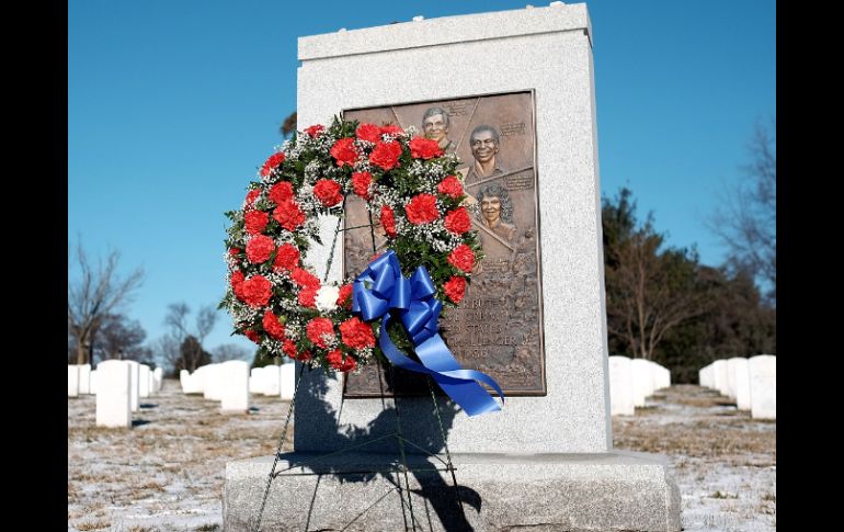 Se rinde homenaje a los miembros de la familia de la NASA que perdieron la vida en ese accidente. AFP / T. Kirkapatick
