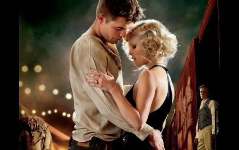 La película fue protagonizada por Reese Witherspoon y Robert Pattinson. ESPECIAL / www.imdb.com