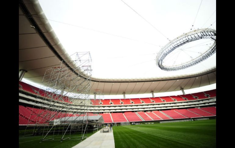 El pasto del Estadio Omnilife será protegido con un plástico especial. EL INFORMADOR / J. Mendoza