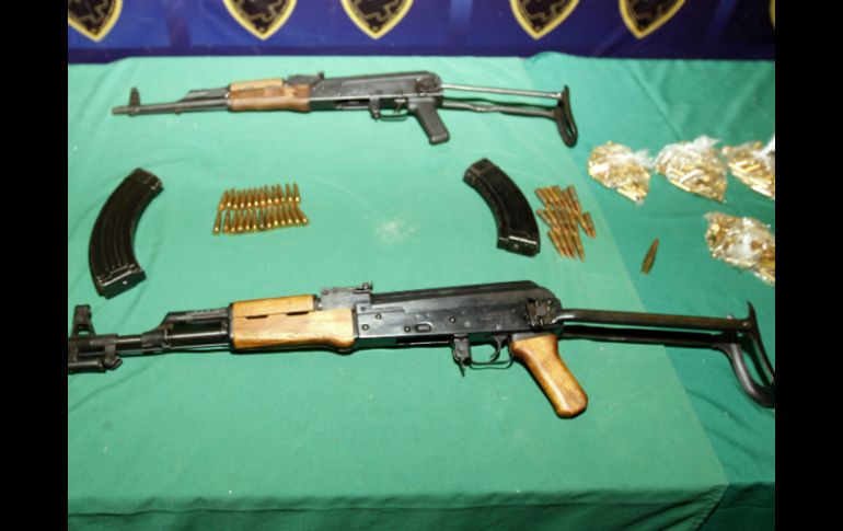 Tras los enfrentamientos, la policía federal aseguró cuatro armas y cartuchos de diferentes calibres. EL INFORMADOR / ARCHIVO