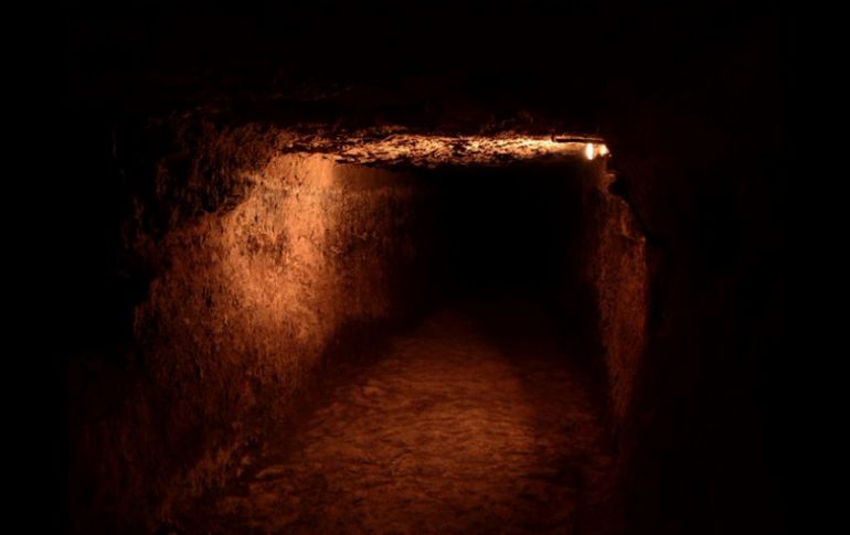 Este proyecto inicia mediante la exploración de estos túneles cavados por debajo de una gruesa capa de lava de seis metros. TWITTER / @INAHmx