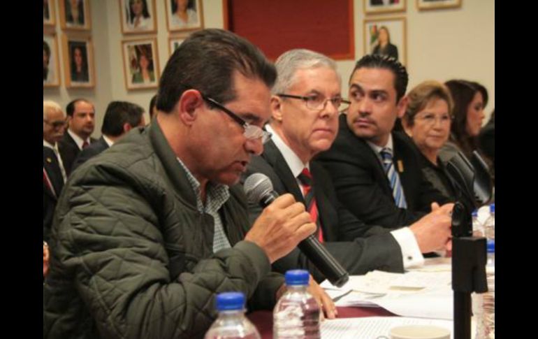 González Álvarez (2do. Izq) durante su comparecencia por la Glosa por el Segundo Informe del Gobierno Estatal. TWITTER / @LegislativoJal
