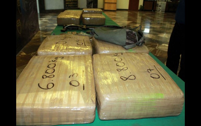 La droga asegurada, el vehículo, los cargadores y los cartuchos quedaron a disposición del Ministerio Público de la Federación. NTX / ARCHIVO