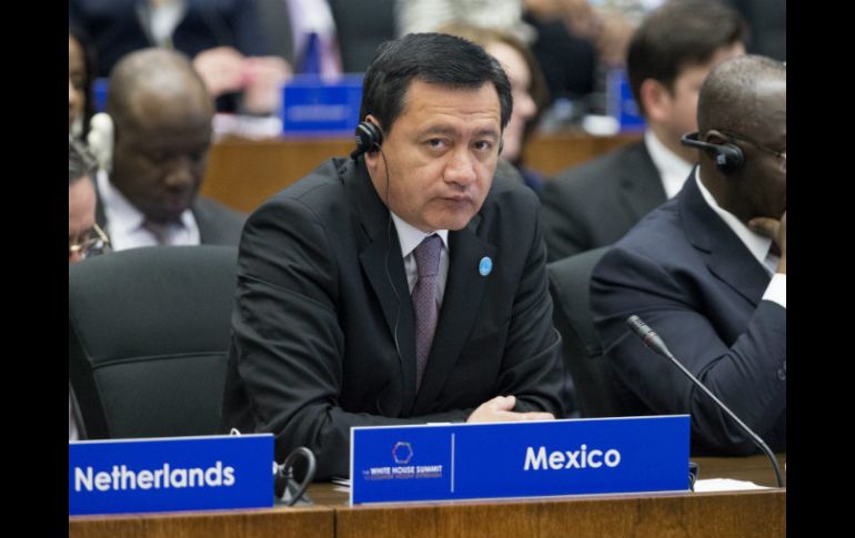 Osorio Chong se pronuncia a favor de unas fronteras seguras, pero que garanticen el libre comercio y el flujo de personas. EFE / M. Reynolds