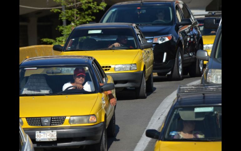 Taxistas tendrían que inscribirse en el Registro Estatal del Transporte Público, sin embargo la convocatoria se pospuso. EL INFORMADOR / ARCHIVO
