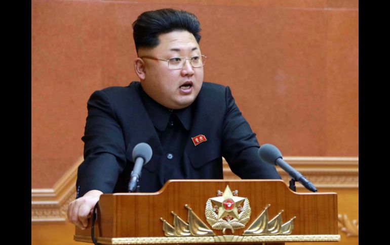 El líder del gobierno norcoreano busca ''proteger'' a su población de esta enfermedad. AP / KNS