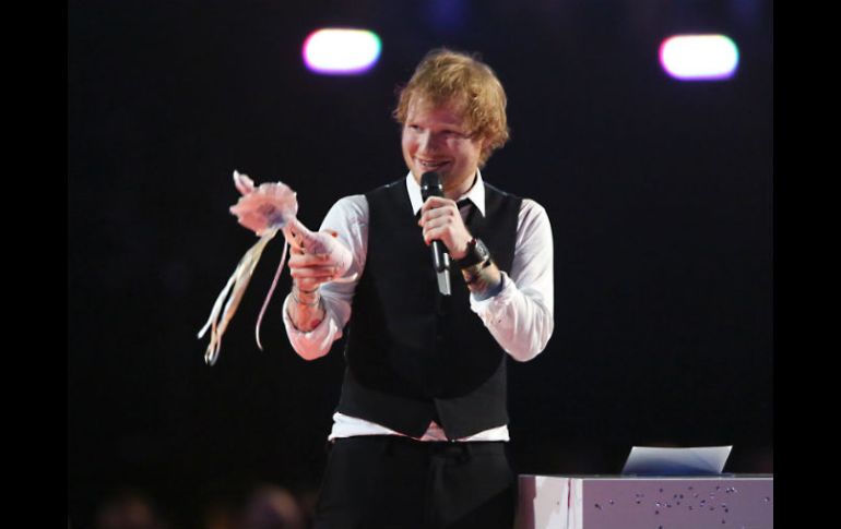 En la categoría de mejor cantante masculino británico, Ed Sheeran, de 23 años, se impuso a Sam Smith. AP / J. Ryan