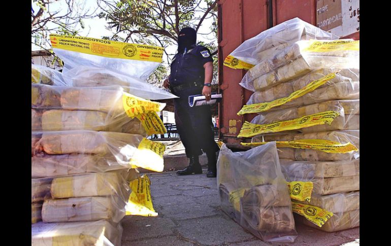 La JIFE señala que más de la mayor parte de la cocaína que entra clandestinamente en EU pasa por Centroamérica. AFP / ARCHIVO