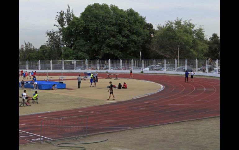 Debido a una serie de eventos, la remodelación de la pista de atletismo dará inicio hasta el 21 de junio. EL INFORMADOR / M. Vargas