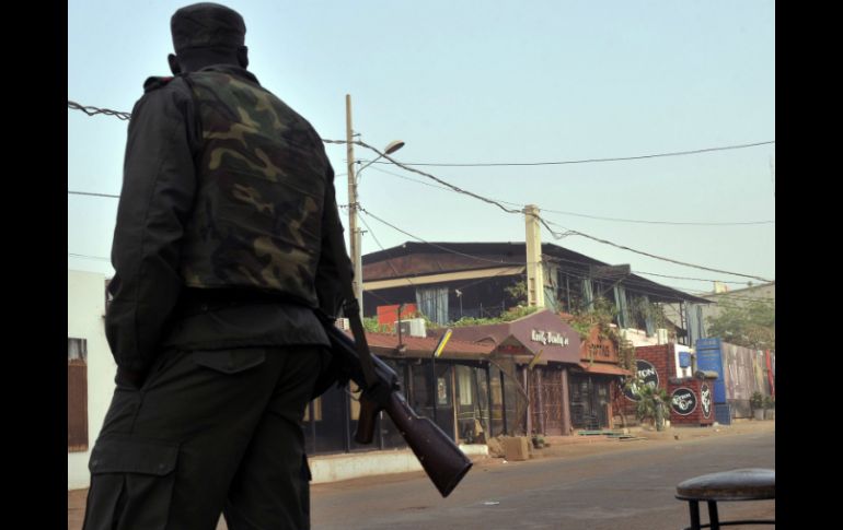 La policía maliense informa que dos sospechosos fueron detenidos y están siendo interrogados. AFP / H. Kouyate