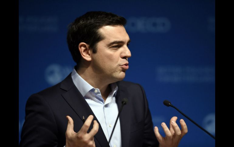 Tsipras firma un acuerdo el jueves con la OCDE de cooperación en las reformas. AFP / E. Feferberg
