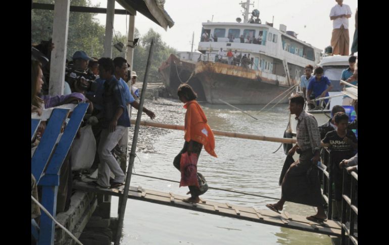 Los naufragios en esta zona son habituales a causa de las pequeñas embarcaciones de los musulmanes rohingyas. EFE / N. Win
