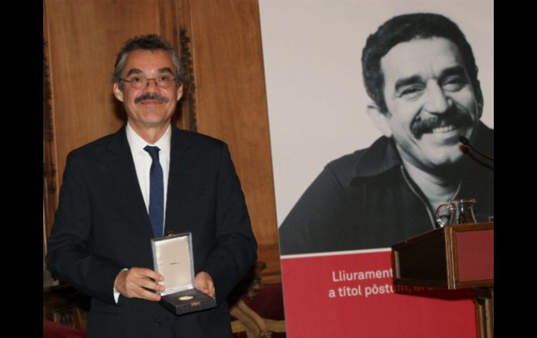 Gonzalo García Barcha, hijo del escritor recogió la medalla de Oro. EFE / A. Garriga