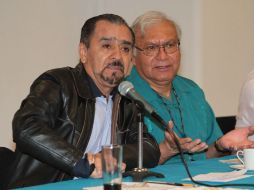 Francisco Hernández Juárez (i) y Agustín Rodríguez (d), durante la Reunión de la Unión Nacional de Trabajadores. NTX / ARCHIVO