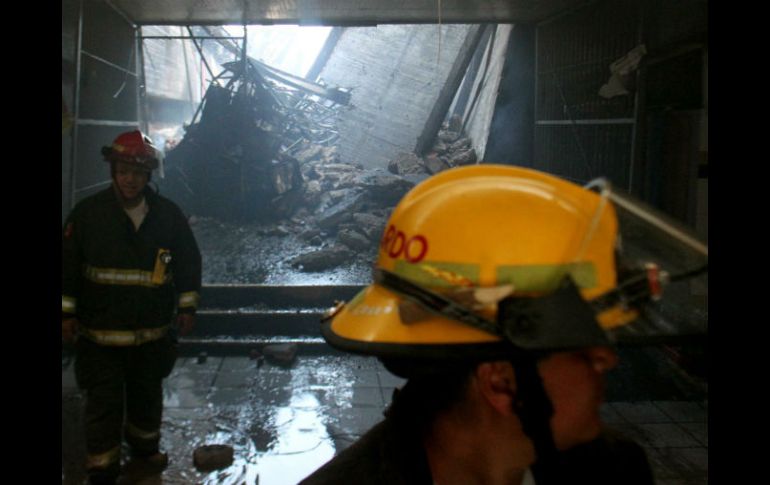 Autoridades de Protección Civil y del Heroico Cuerpo de Bomberos acudieron al lugar para sofocar el incendio. EL INFORMADOR / ARCHIVO