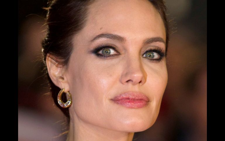 Jolie decidió someterse a la intervención ante el riesgo de desarrollar cáncer que presentaba. AFP / ARCHIVO