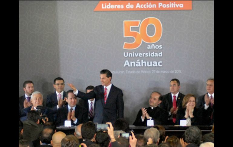 Enrique Peña Nieto durante la Ceremonia Oficial de Clausura del 50 Aniv. de la Universidad Anahuac. TWITTER / @David Korenfeld
