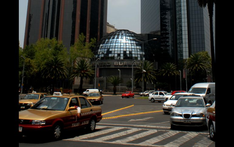 En el mercado accionario mexicano se negocia un volumen de 15.1 millones de títulos. NTX / ARCHIVO