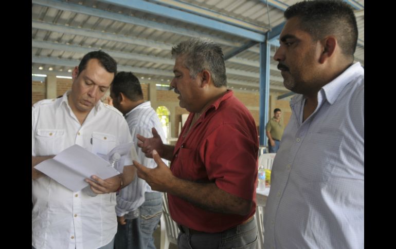 López Lara precisa que entregaron apoyos en 364 viviendas con daños en menaje de casa. ESPECIAL / Gobierno de Jalisco