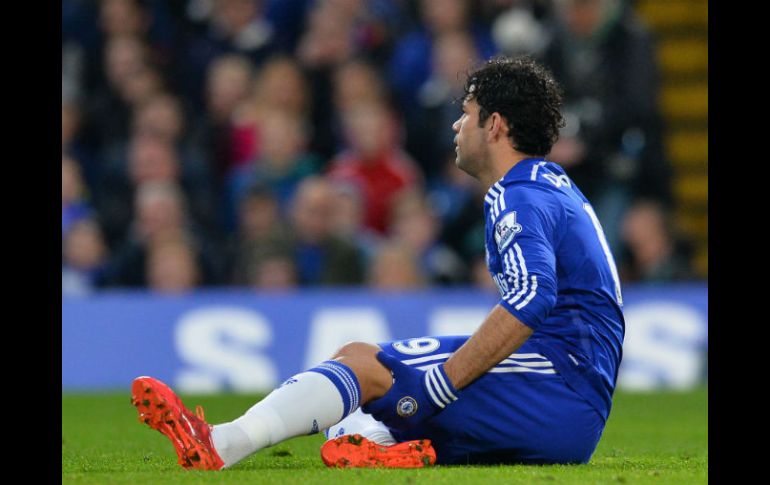 Diego Costa se resintió ayer de su lesión en los isquiotibiales de la pierna izquierda y quedará fuera por un par de semanas. AFP / G. Kirk