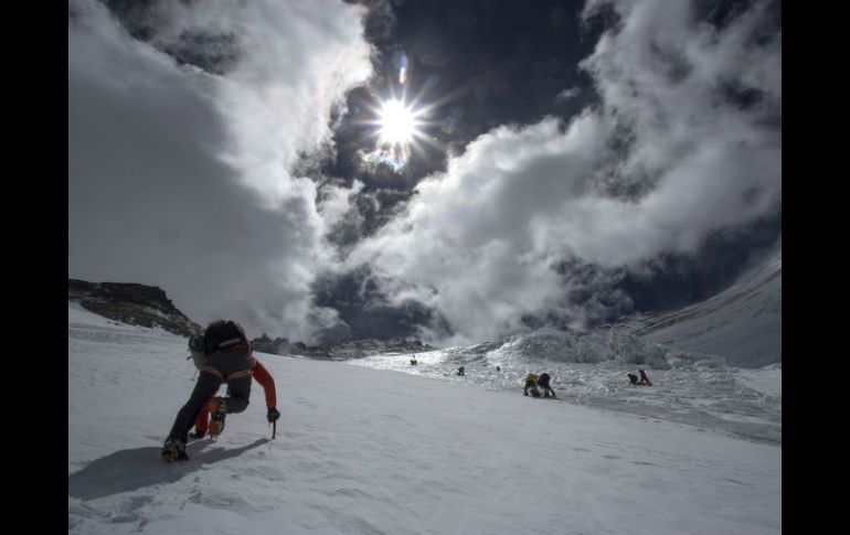 El Consejo de Turismo de Nepal anunció que los primeros escaladores ya han alcanzado el campo base a unos cinco mil metros de altura. AFP / ARCHIVO
