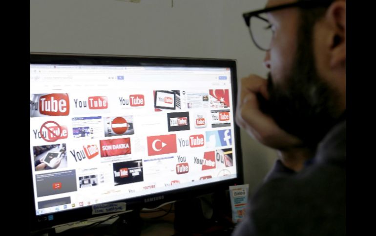 Un portavoz del presidente Recep Tayyip Erdogan dijo que se ordenó a los proveedores de internet que bloquearan los sitios. EFE / S. Suna