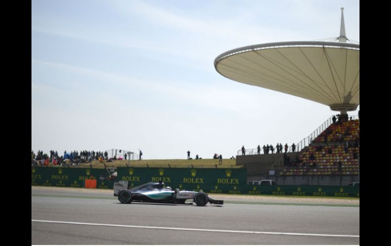 Hamilton recorrió el Circuito de Shanghai  en 1 minuto, 37 segundos y 615 milésimas. AFP / J. Eisele