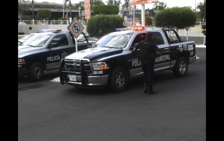 Policías municipales acudieron al lugar tras recibir el reporte. EL INFORMADOR / ARCHIVO