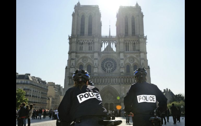 La catedral de Notre Dame de París ya tienen un dispositivo especial de vigilancia integrado por soldados armados. AP / Binta