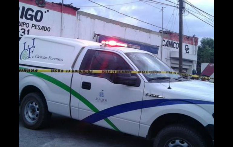 El homicidio ocurrió a las afueras de un local ubicado por la Calzada Lázaro Cárdenas. EL INFORMADOR /