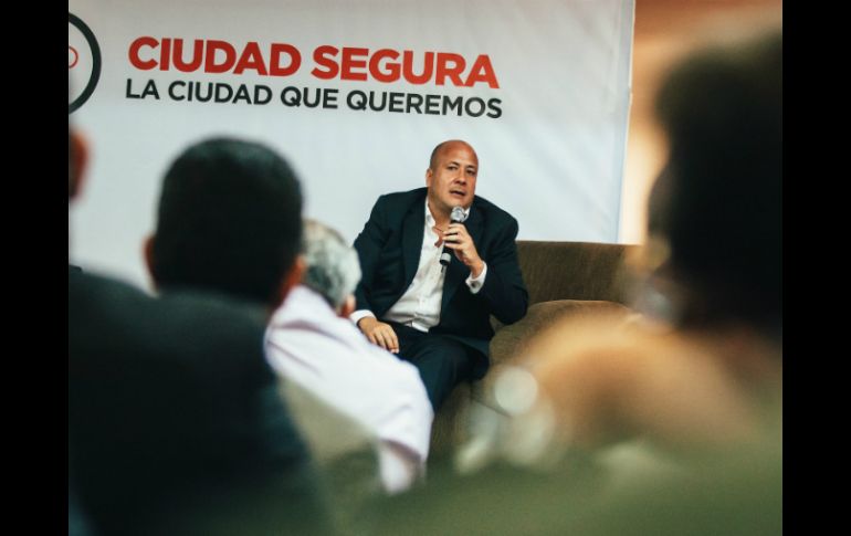 Alfaro se reunió con integrantes del gremio de abogados y juristas para presentar su propuesta Ciudad Segura. ESPECIAL / Enrique Alfaro Ramírez