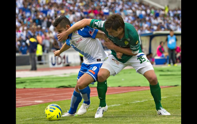 Acción del partido entre Puebla y León en el estadio Universitario BUAP. MEXSPORT / O. Aguilar