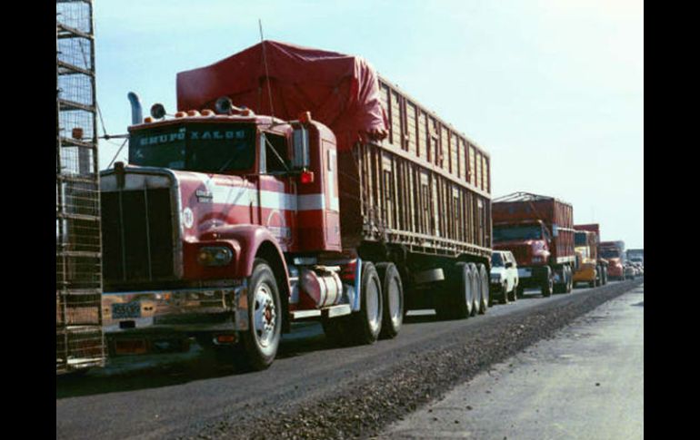 Al realizar la revisión de una camión en Ocuilapa, tropas militares encuentran una maleta con el monto en efectivo. EL INFORMADOR / ARCHIVO