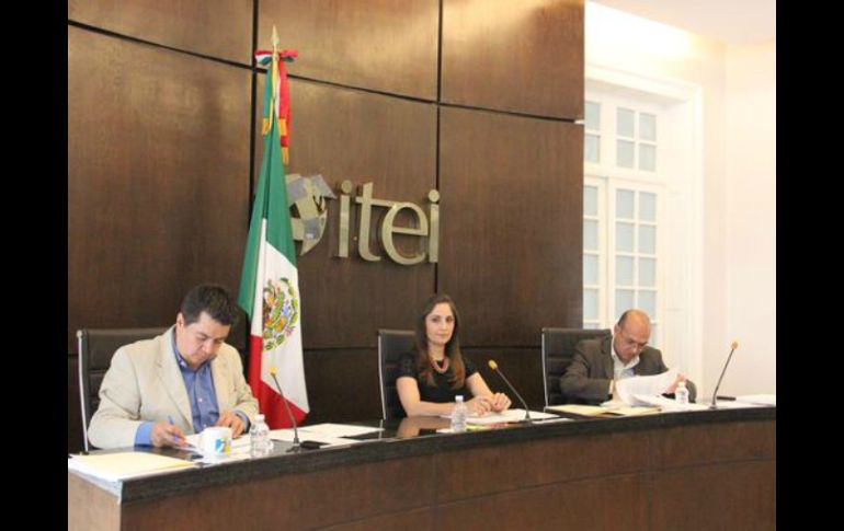 Cynthia Cantero (c) informa que en lo que va del año se han impuesto multas por 74 mil pesos. TWITTER / @iteijalisco