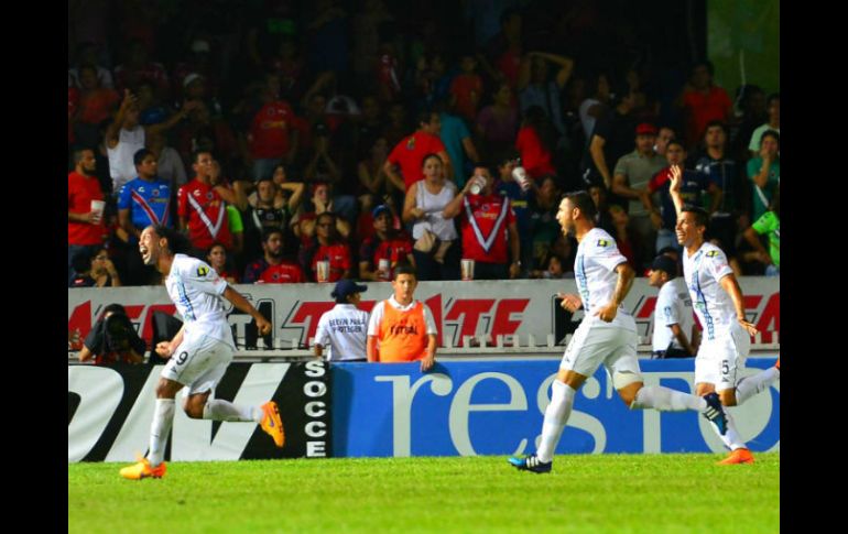 Gallos Blancos se convirtió este domingo en el último semifinalista de la Liguilla del Clausura 2015. AFP / ARCHIVO