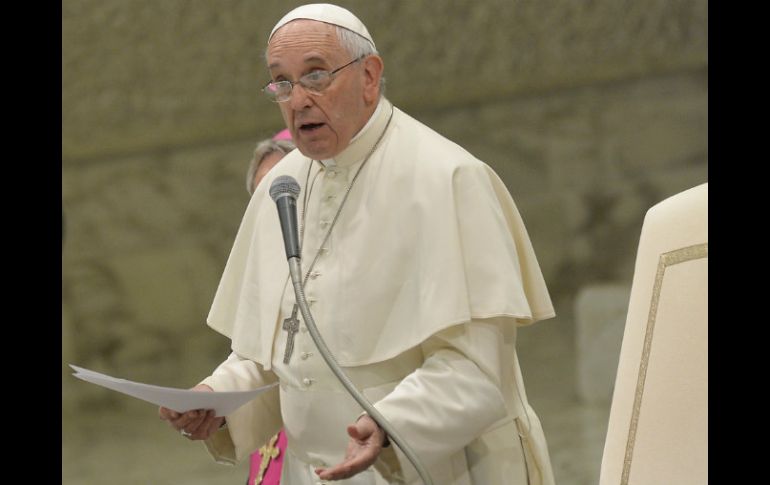 El Papa alerta que el ''dios dinero'' destruye la sociedad y provoca ''la cultura del descarte'', que margina a niños y ancianos. AFP / A. Solaro