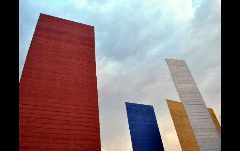 Emblema de la arquitectura de Luis Barragán y elemento que domina el horizonte en el Norte de la Ciudad de México. ESPECIAL / wikimedia/ ProtoplasmaKid