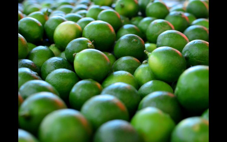 Si combinas limón con sal y aceite de oliva obtendrás un gran exfoliante. EL INFORMADOR / ARCHIVO