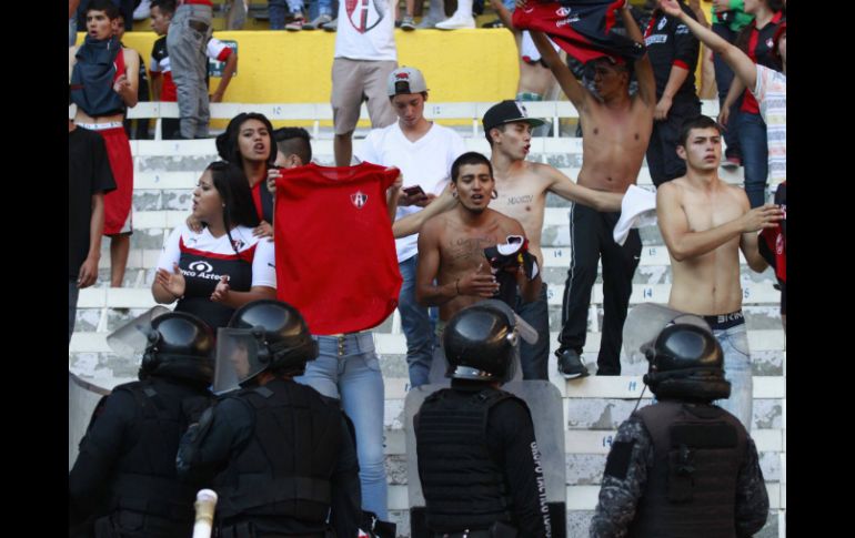 Se aplicó una multa a Atlas de 268 mil 470 pesos por los hechos violentos donde barristas ingresaron al estadio. EL INFORMADOR / ARCHIVO