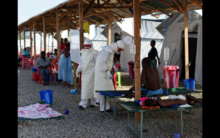 Actualmente no hay tratamientos con aprobación federal para combatir el ébola en EU. AFP / F. Leong