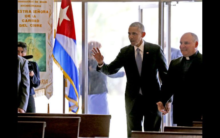 Durante su estancia en la Ermita de la Caridad, Obama fue acompañado por el padre Juan Rumín Domínguez. AP / A. Díaz