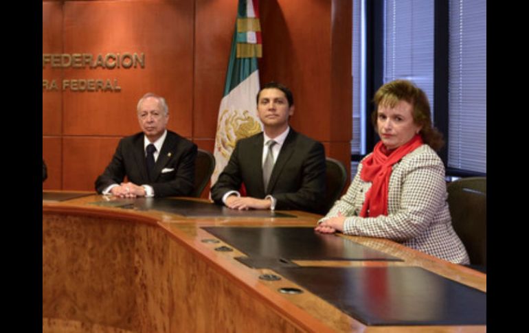 El consejero Alfonso Pérez Daza (c) señala que el fiscal tendrá la facultad de la disposición de la persecución penal. NTX / ARCHIVO