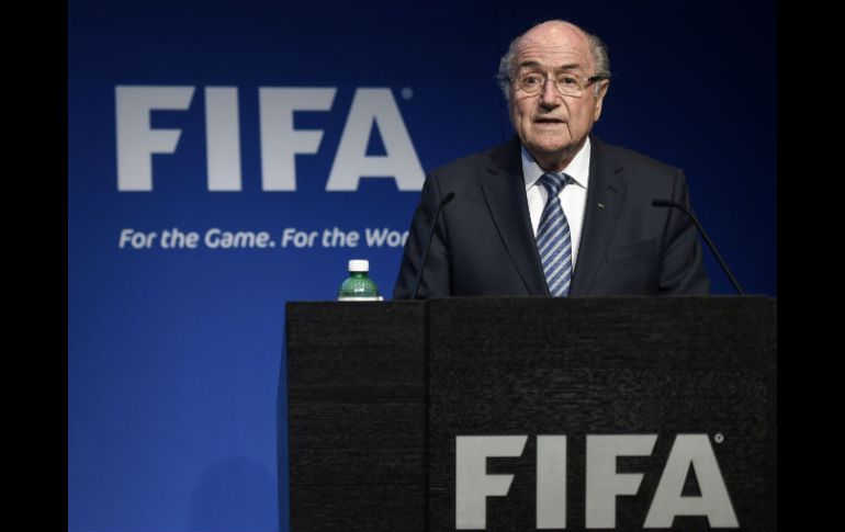 Blatter renunció a su cargo en una conferencia de prensa en Zurich, Suiza. AP / E. Leanza/Keystone